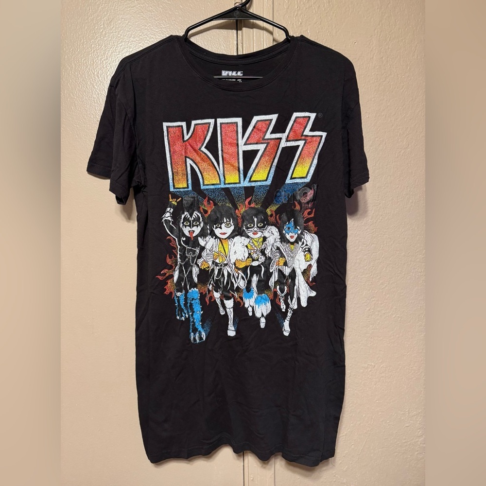 Kiss‎ Emoji Black Graphic Shirt Women’s